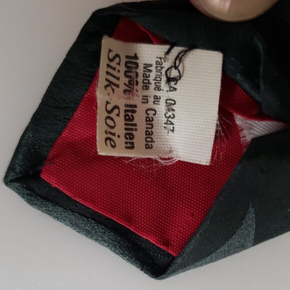 OSCAR DE LA RENTA VINTAGE TIES. Hand Made 100% Silk - Picture 9 of 9